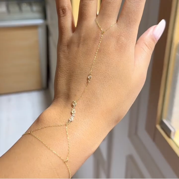 Hand Chain Éclat Divine en Or 18K — image 2