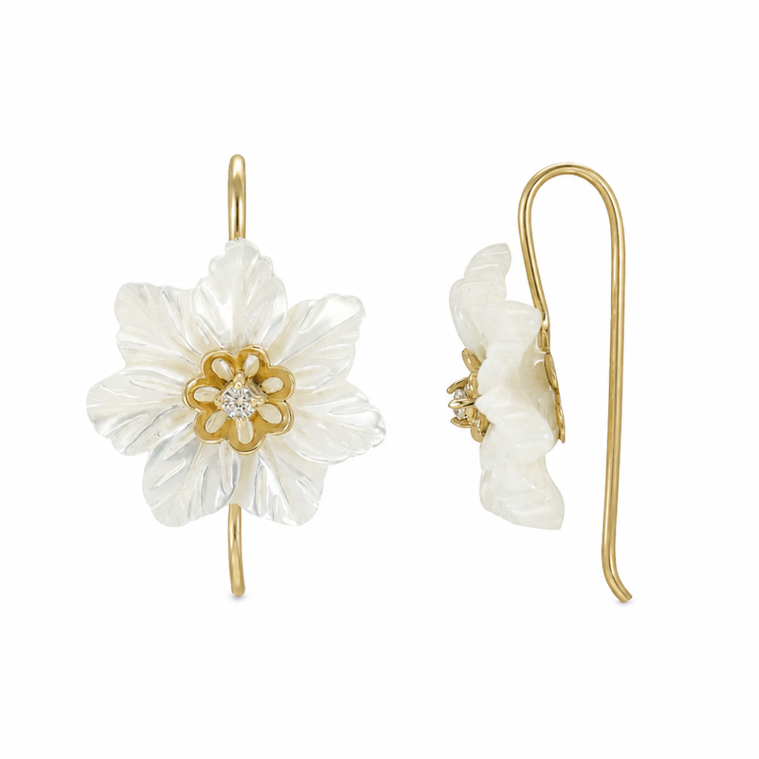 Boucles d'oreilles Fleur de Nacre Sculptée en Or 18K — image 1