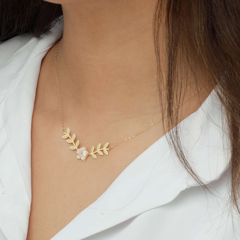 Sérénité Florale en Or 18K