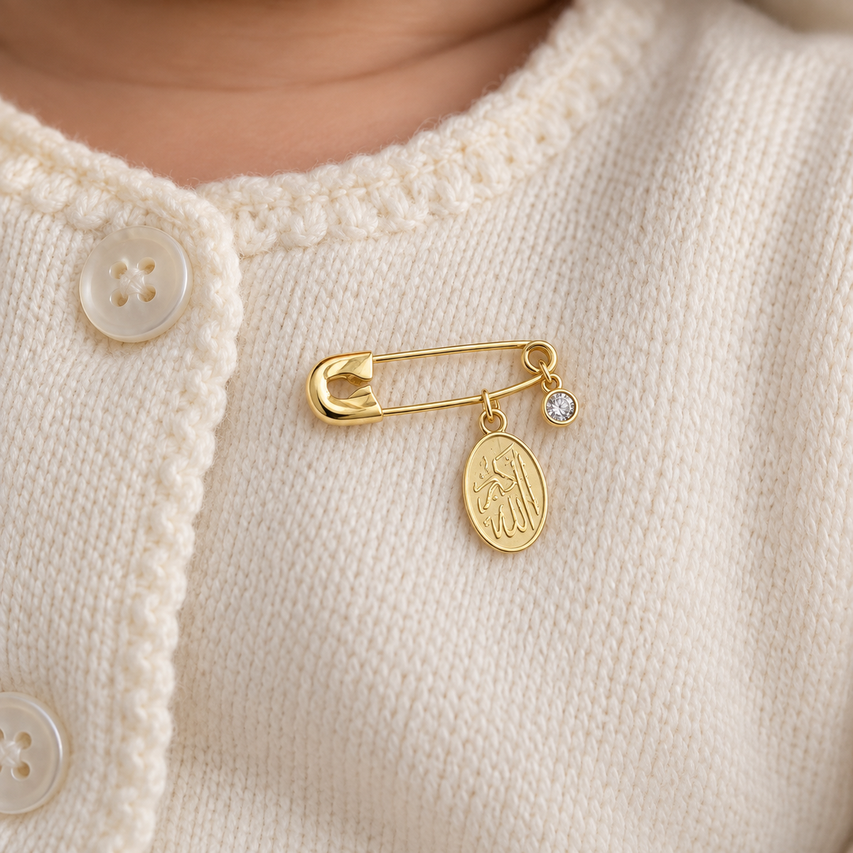 Broche bébé Douce Bénédiction en or 18K — image 4