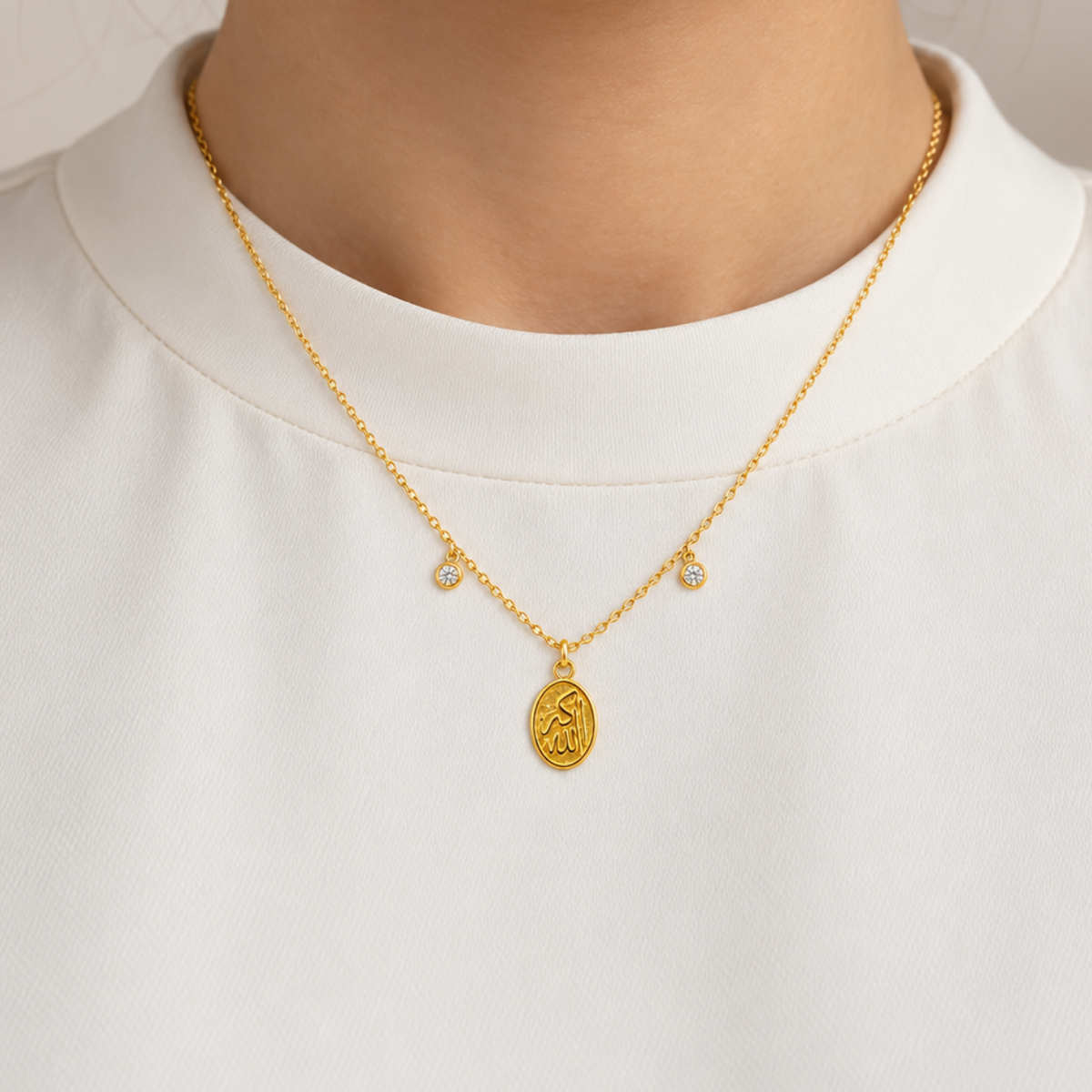 Collier Médaillon Allaho Akbar en or 18K — image 4