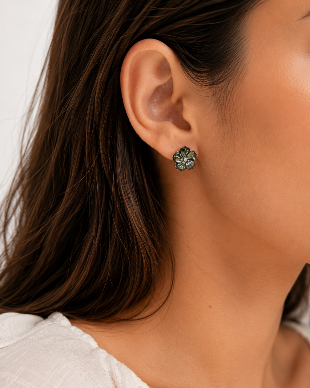 Boucles d’oreilles Fleur de Pureté Noire En Or 18K — image 2
