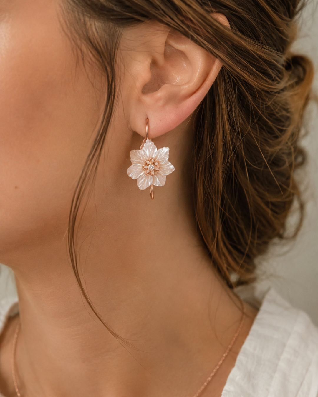 Boucles d’oreilles Fleur de Nacre En Or 18K — image 2